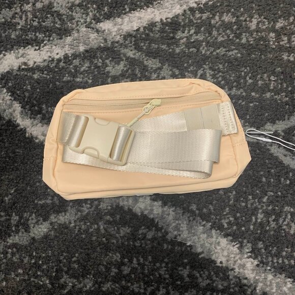 Lululemon Everywhere Bag 1L - Picture 2 of 3